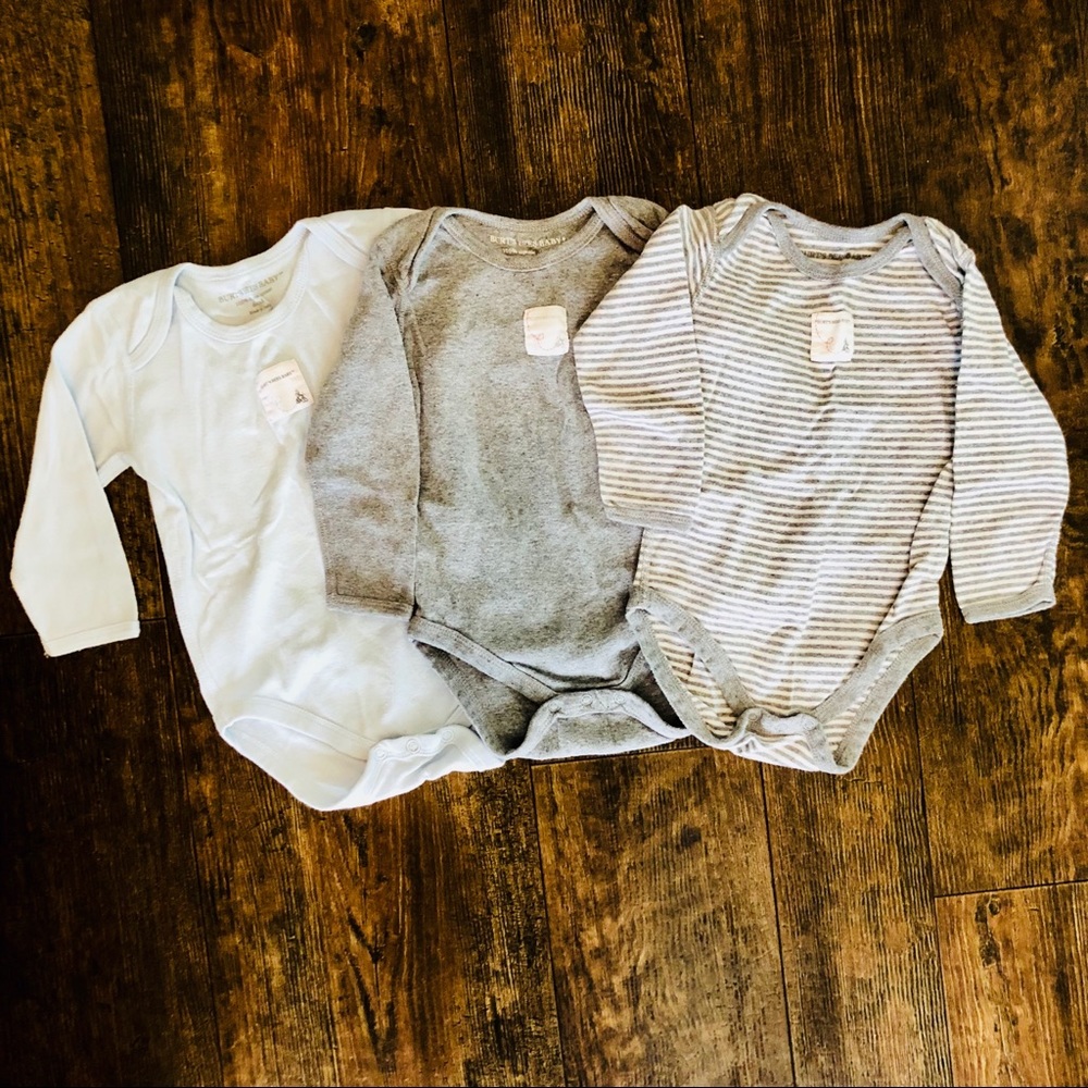 SOLD! 3 Burt’s Bees Baby Organic Bodysuits 🐝